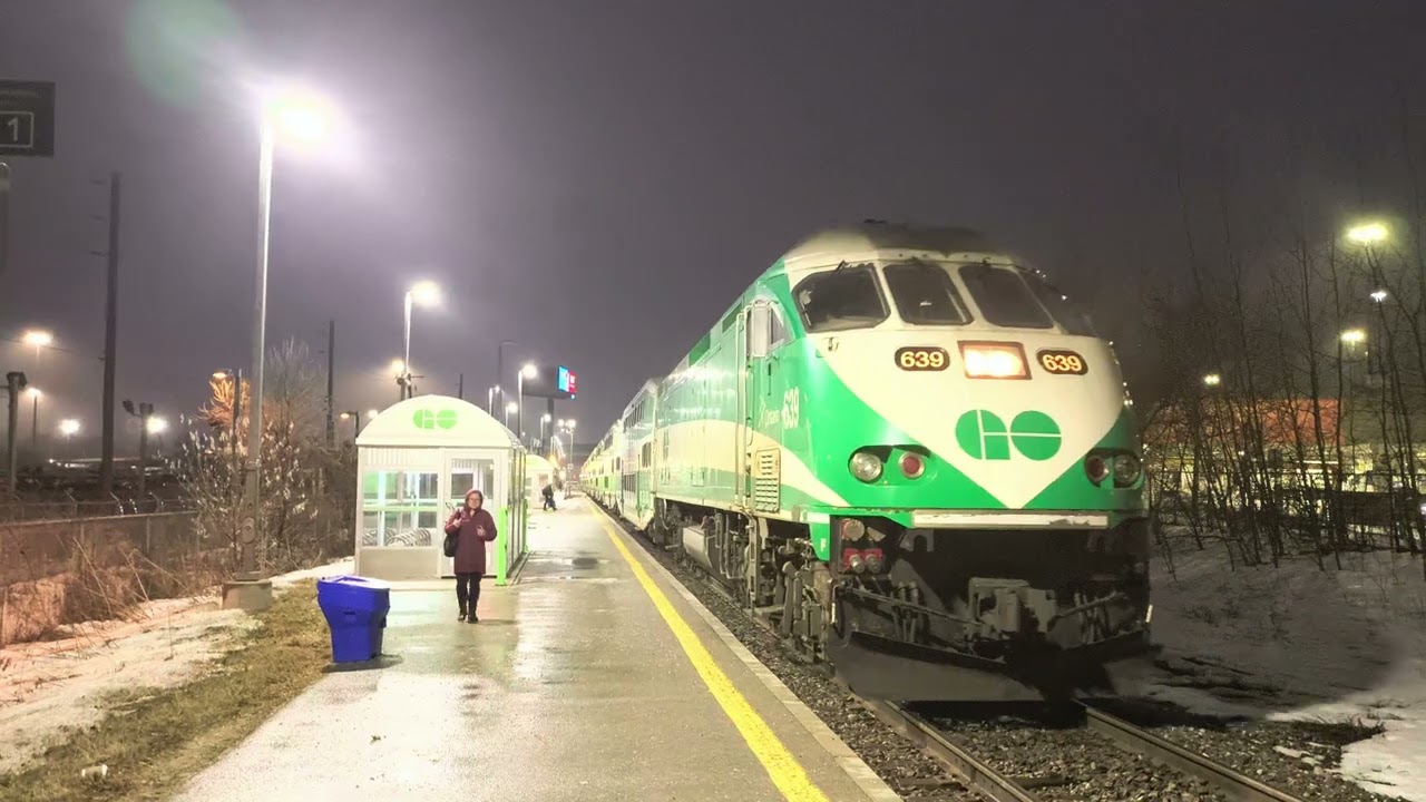 GO Train MP40PH 639 Arriving And Departure Oriole GO Station Pulling 10 Cars Train New Cab Car 309