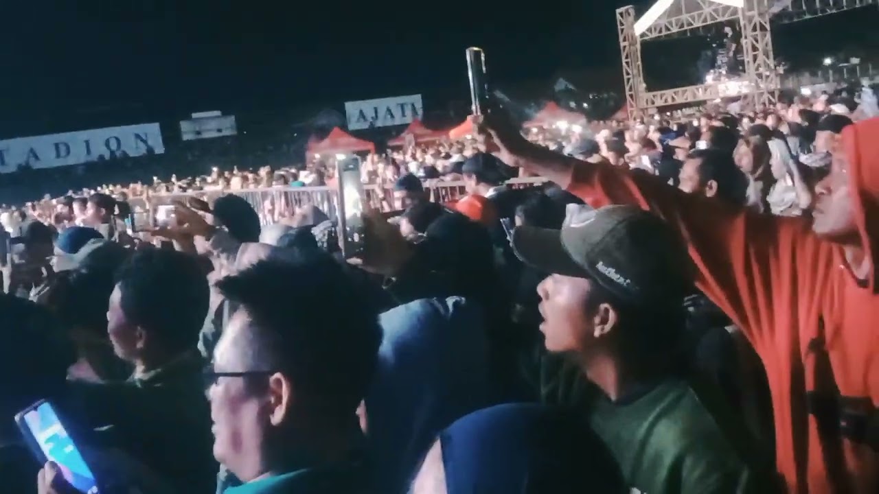 Antara April Haji Rhoma Irama dan Empal Gentong  #konser8dekade #april #cirebon #ranggajati #in