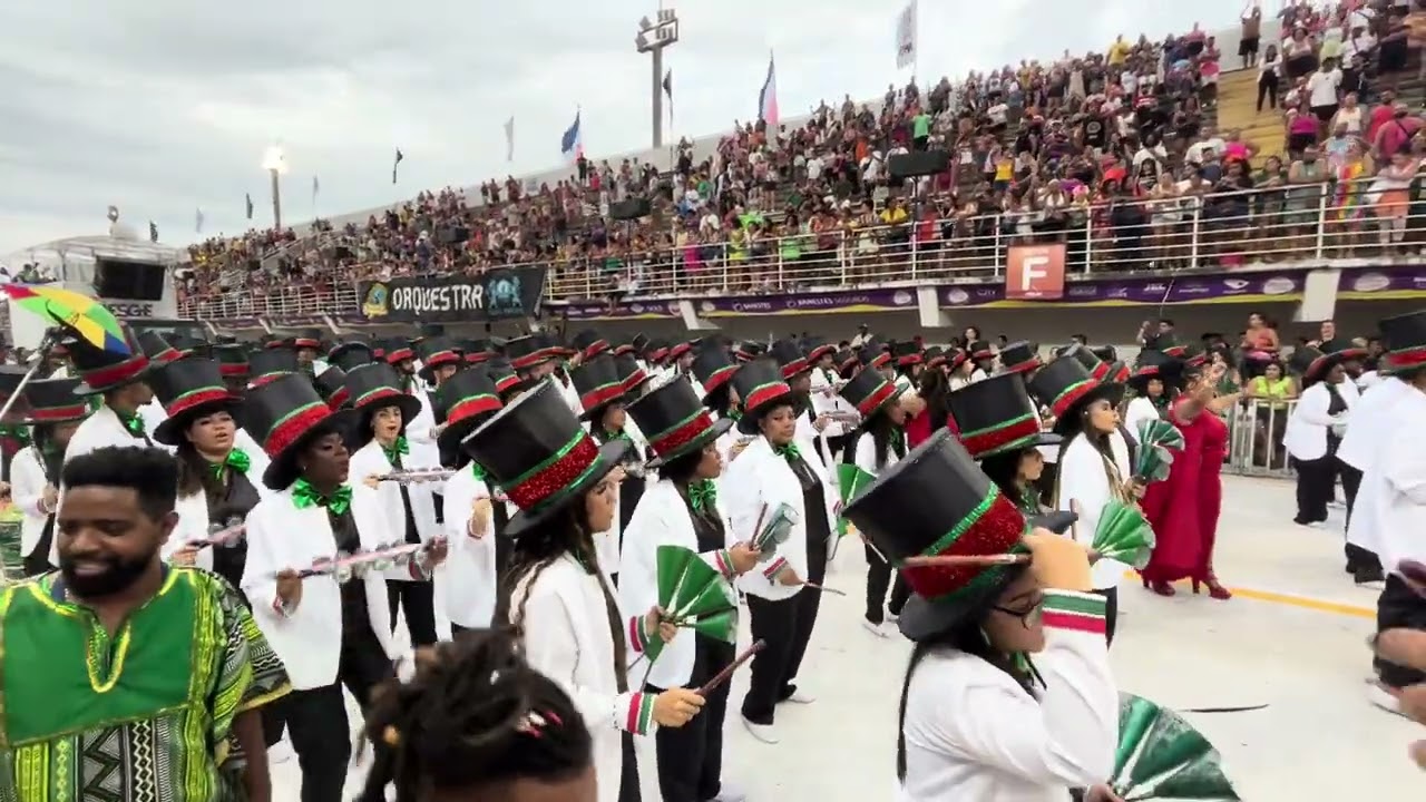 PIEDADE 2024: Bateria Ritmo Forte no desfile oficial
