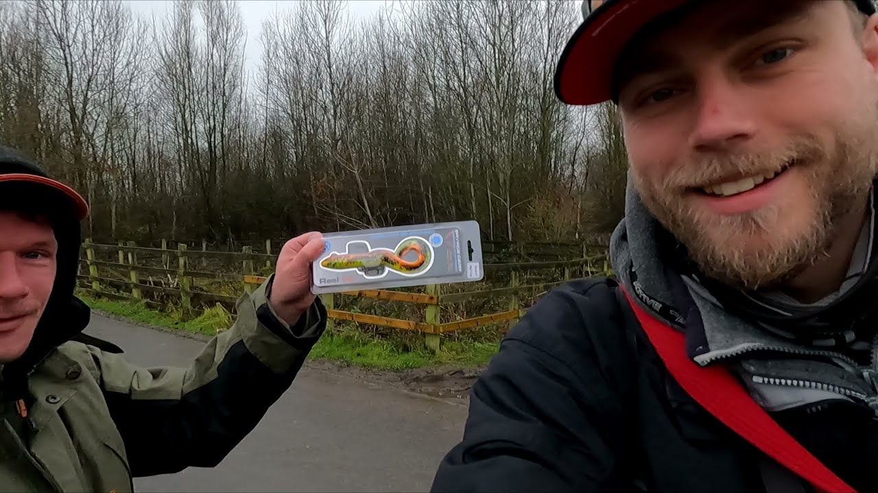 Christmas Fishing!!! Pike Fishing UK Canal | Savage Gear Real Eel