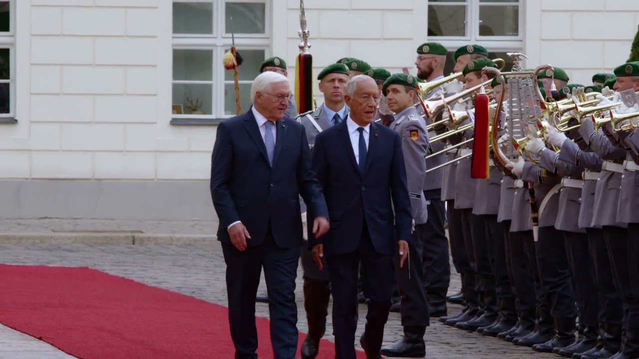 Begruessung mit militaerischen Ehren Bundespraesident Marcelo Rebelo de Sousa