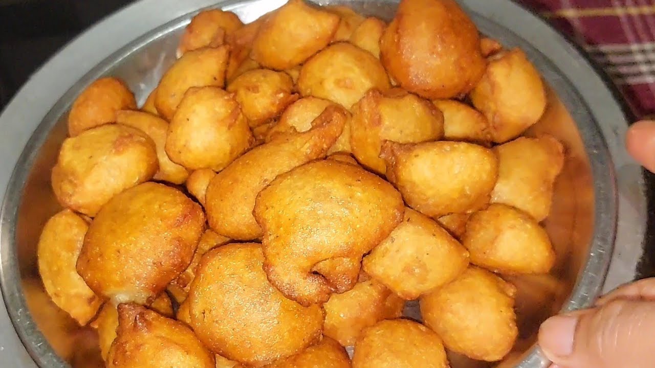 जब बारिश में खाने का करें कुछ मन तो बनाओं झटपट मीठे गुलगुले।