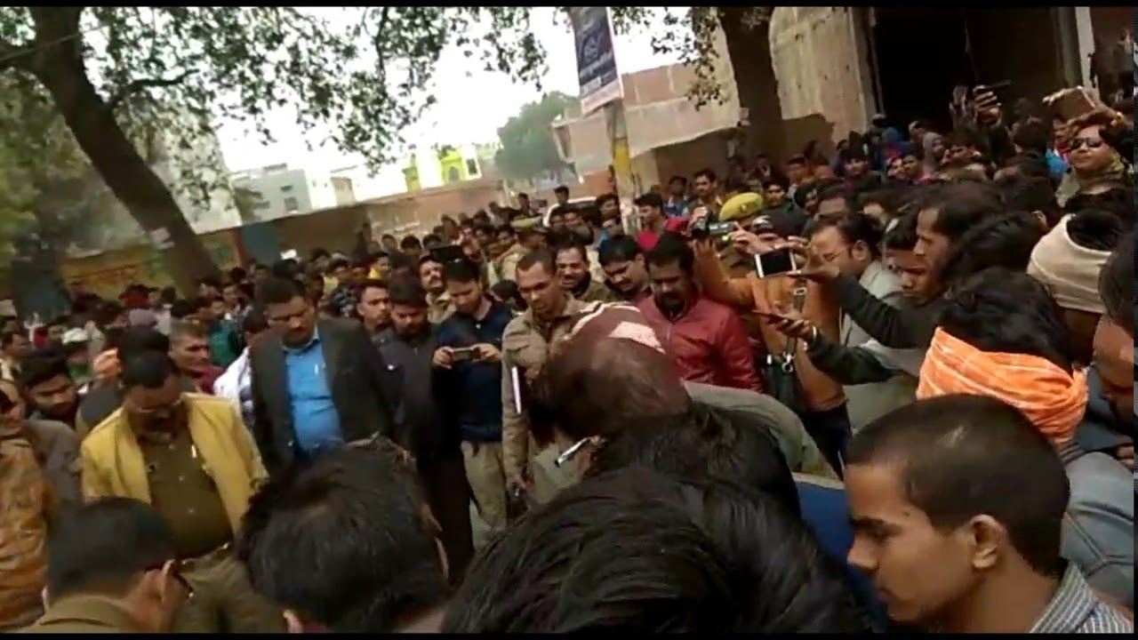 उत्तर प्रदेश ताज़ा समाचार II ललितपुर में बाइक सवार शिक्षक को ट्रक ने टक्कर मारी
