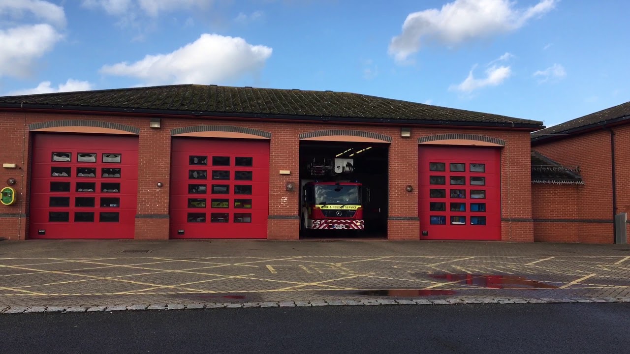 Royal Berkshire Fire & Rescue Aerial Ladder Platform Turnout.