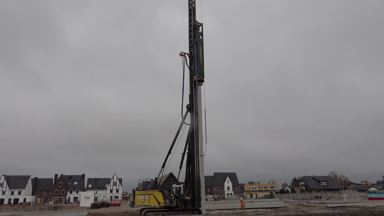 Driving piles into the ground - Heien paal in de grond - Crazy Dutch House Foundations!