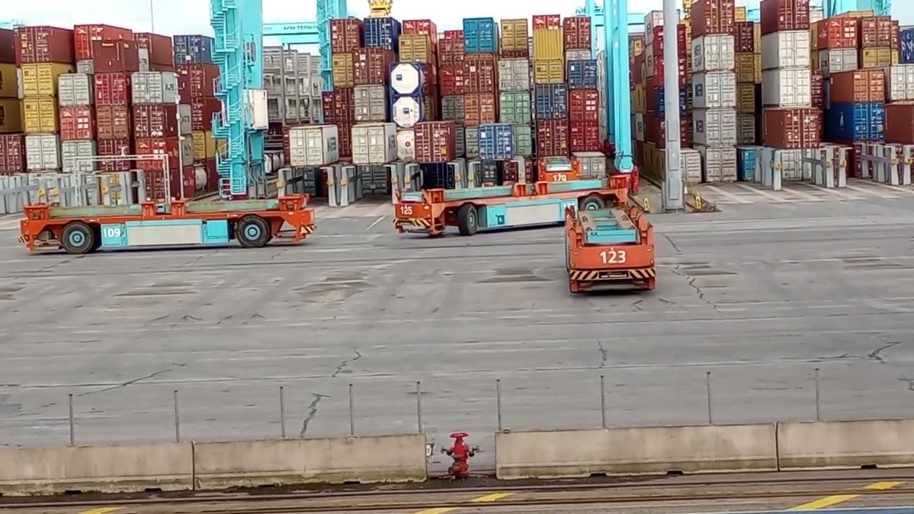 port of Rotterdam robots take over