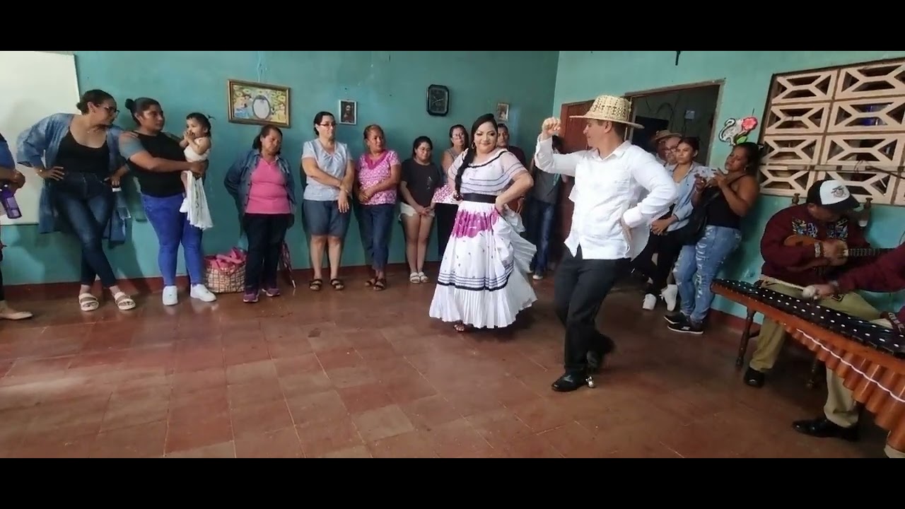 Pieza: El Toro Huaco.  Var&oacute;n: Bosco Ortega Berr&iacute;os Dama: Rita Emperatriz Palacios Mora.