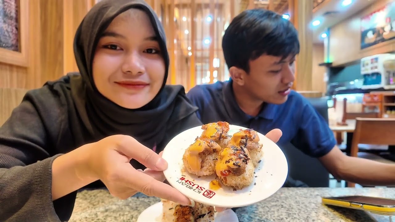 Ngide makn sushi bareng Rafi & vika 