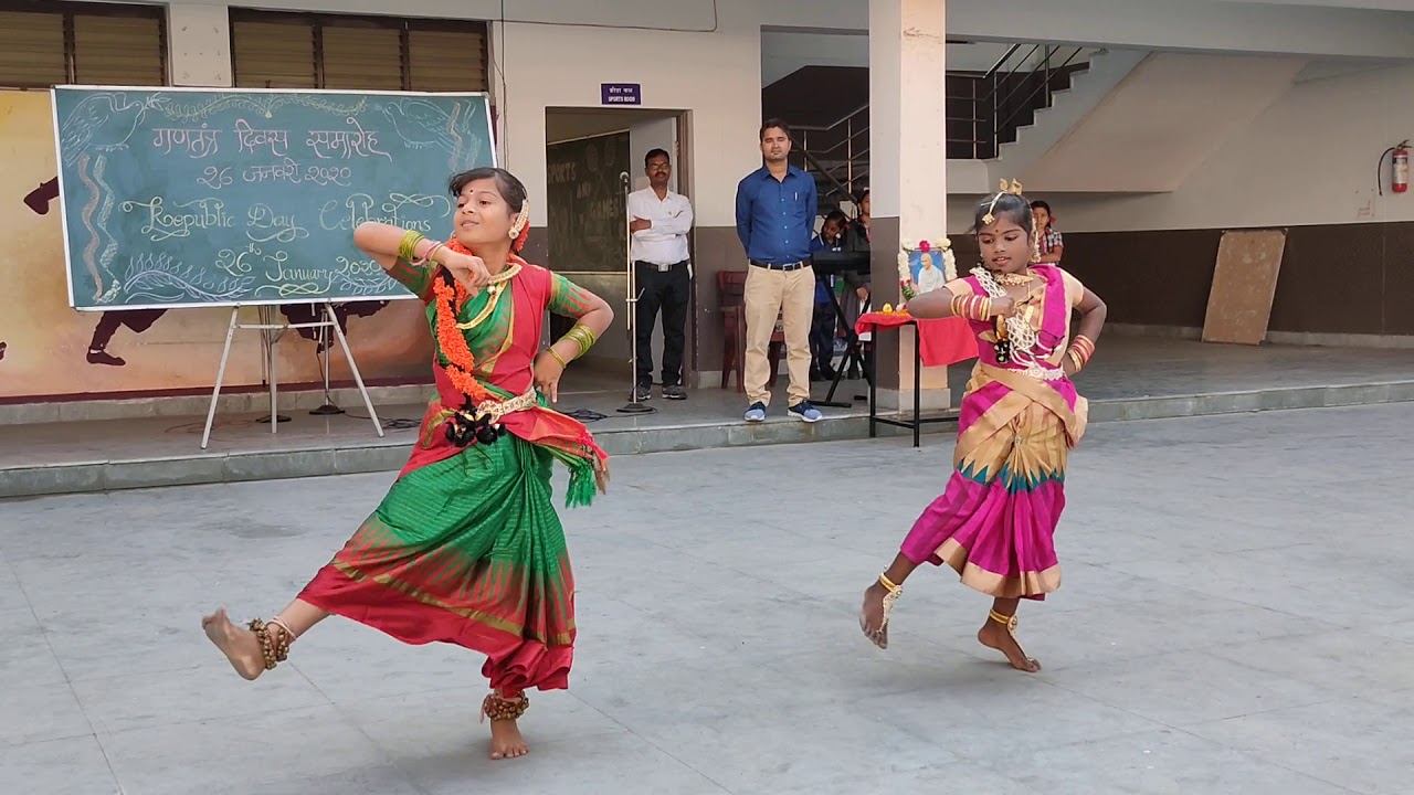 Na Andam chudo bavayyo .... Folk song TELANGANA Dance by Class 4th students Aanunya and Chakrika