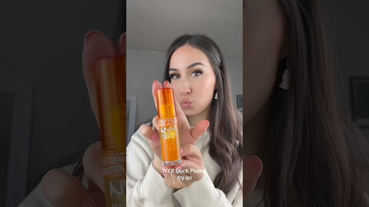 NYX Duck Plump Try-On #review #nyxcosmetics #drugstoremakeup #plumpinglipgloss