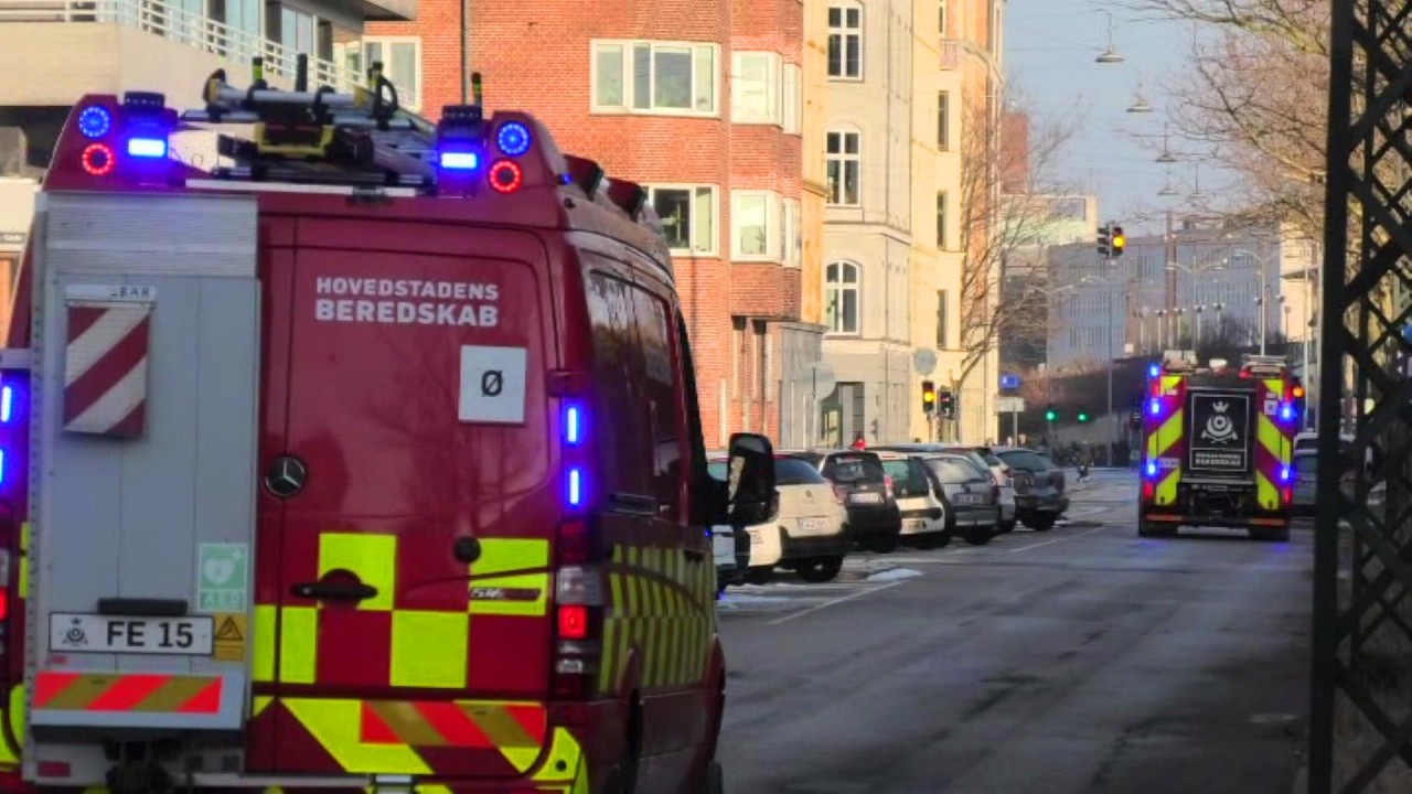 ST.ØSTERBRO (M105+FE15) TRAFIKULYKKE hovedstadens beredskab brandbil i udrykning fire truck respond