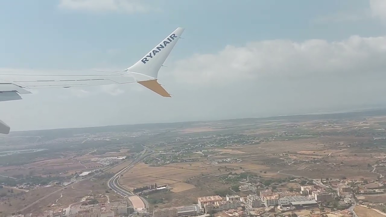 Ryanair 737 MAX takeoff Alicante-Elche Airport