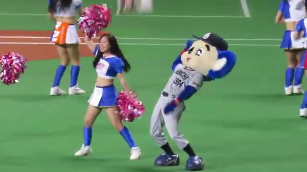 ウケる（笑）　ドアラとファイターズガール
