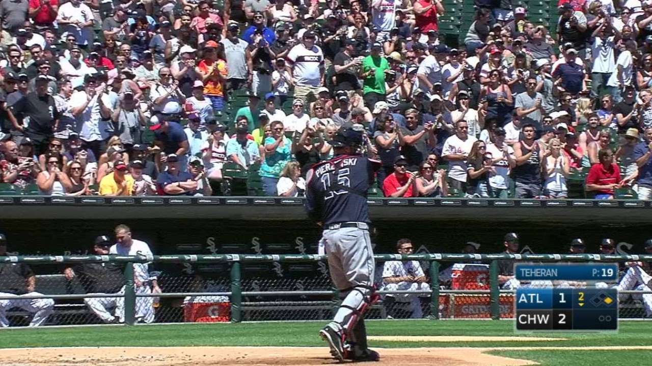 ATL@CWS: Pierzynski gets ovation after entering game