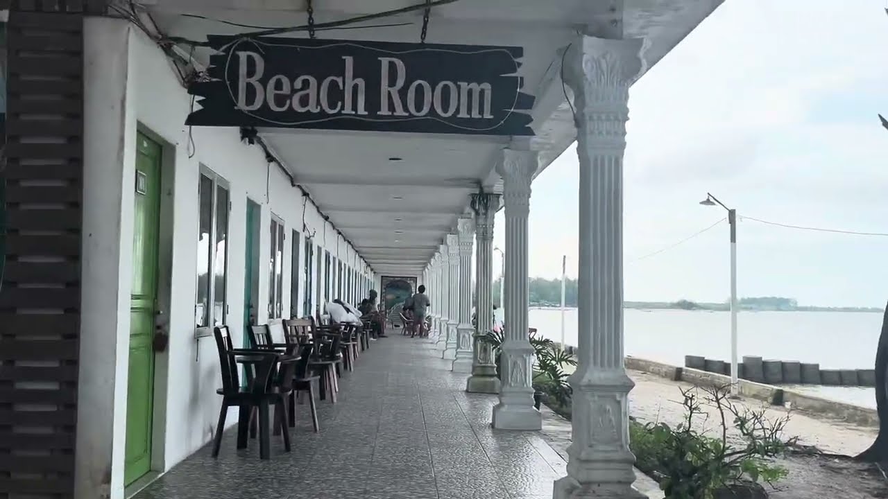 Penginapan di pinggir pantai tipe beach room di pantai woong rame