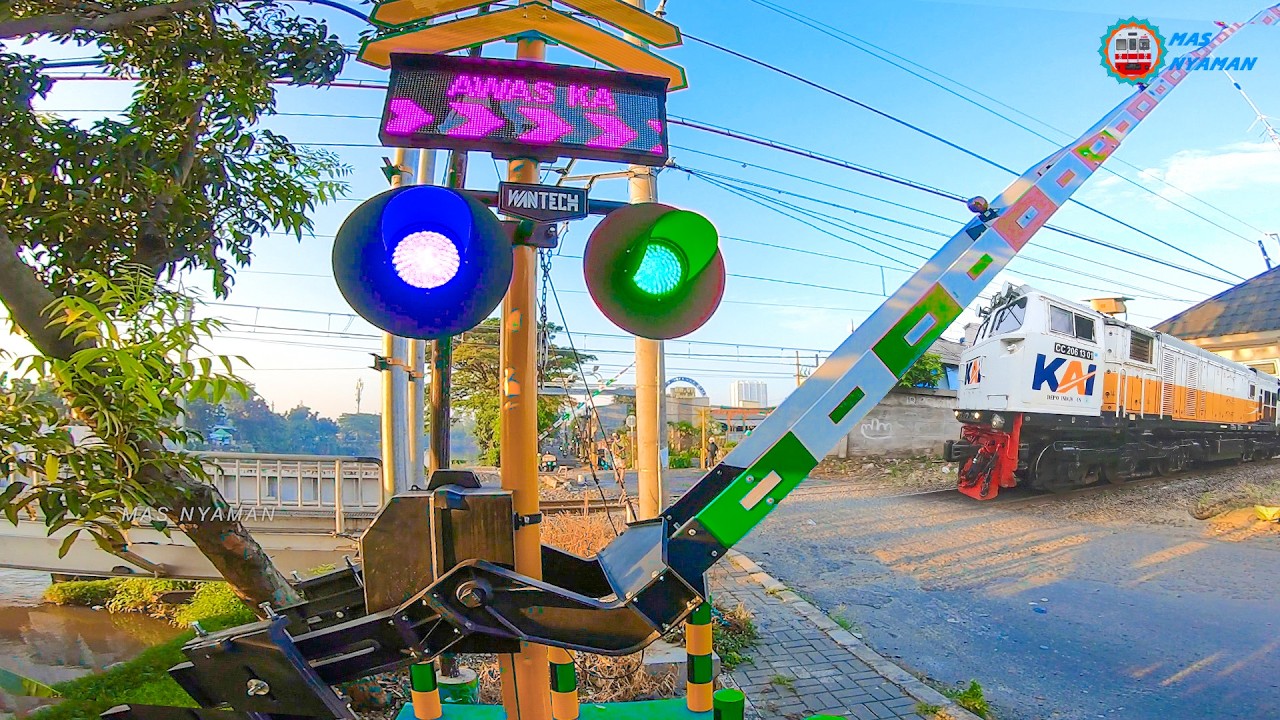 LED VMS Unik Jadi Hijau WARNA WARNI Di Palang Perlintasan Kereta Api Baru Rawa Buaya 🤣🤣🤪