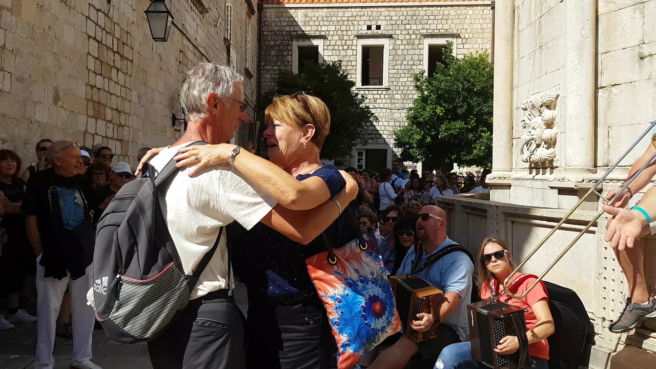 Mont&eacute;n&eacute;gro 2019. Valse &agrave; Dubrovnik (lors d'une excursion en Croatie ).. Merci &agrave; Karine pour la vid&eacute;o
