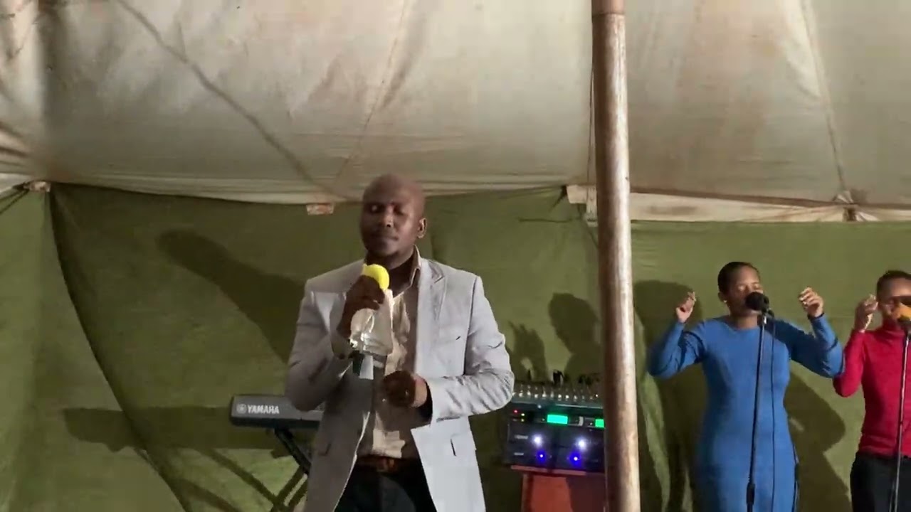 TENT EMPHAKATSI