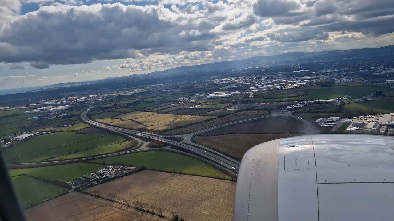 TUI Airways Boeing 737-800 Max landing into Dublin Airport (DUB)