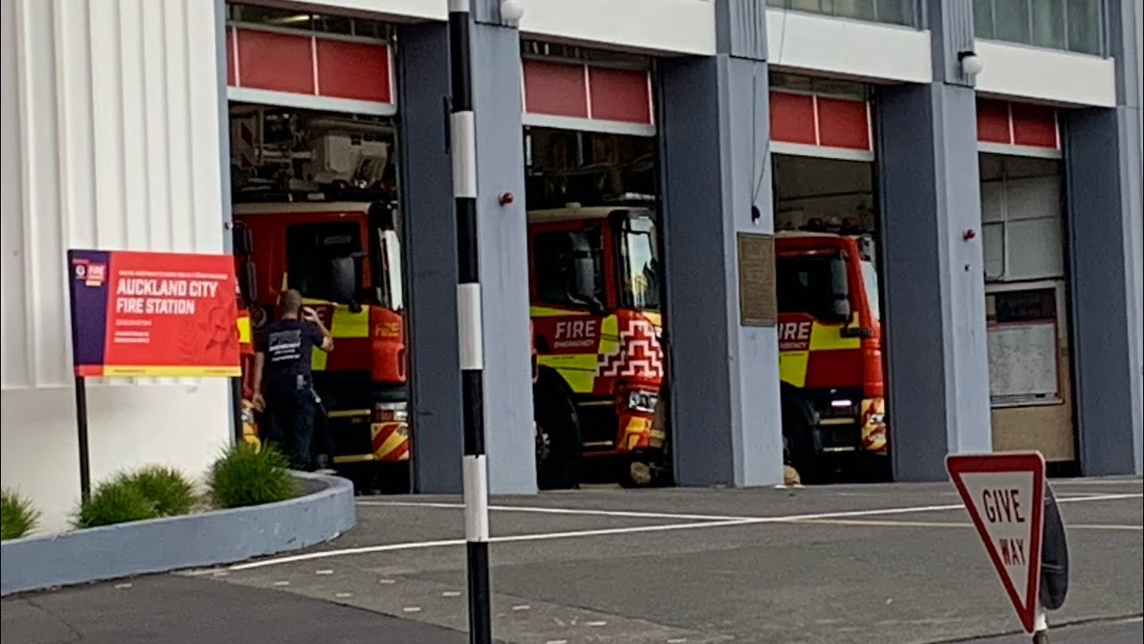 Auckland 207, Auckland 205, Parnell 251 Turning Out At Auckland City Fire Station, 22 April Pitt St