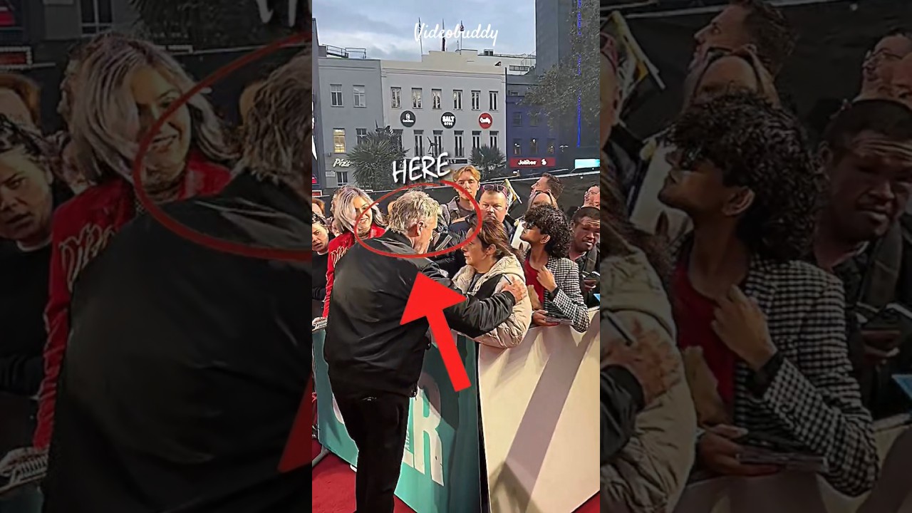 Joaquin Phoenix Arrived To The Red Carpet Among Fans🔥