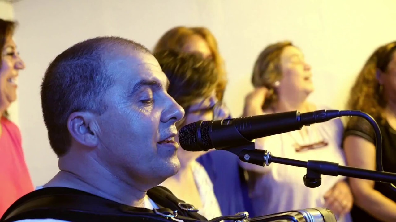 Documentário UMA VIDA NO BAILE com o acordeonista Fernando Pereira
