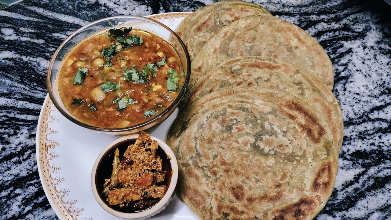 Handi Mei Mushroom 🍄 Matar ki Sabji, Moringa Prathe Ke Saath