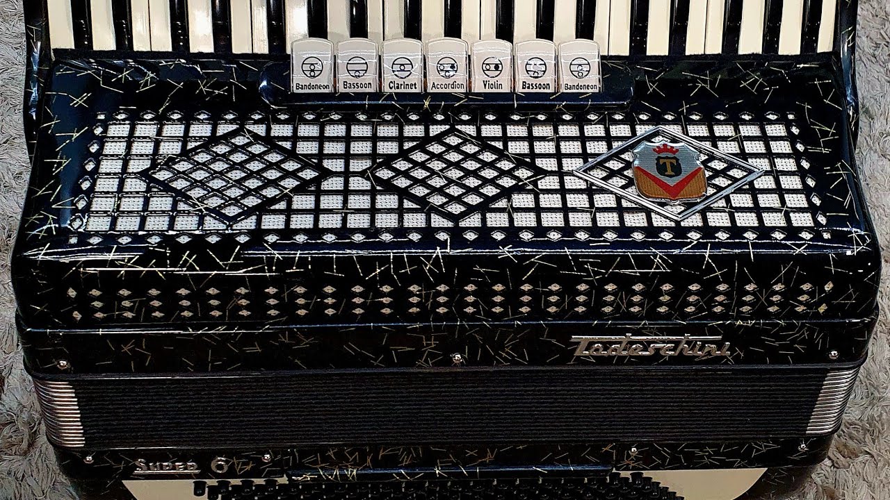 O Acordeon Todeschini Super 6 Fio de Ouro tem tradição e muita história na música.