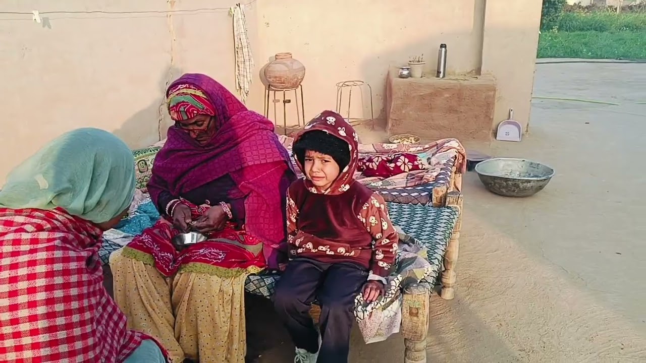  छोटी बेटी को ससुराल जाते देखकर मां लगी फूट-फूट कर रोने।।