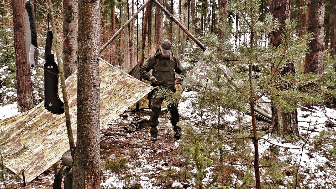 Tarp-Basha Aufbau / Feldunterkunft / Bushcraft Shelter Tripod für mehrere Personen.