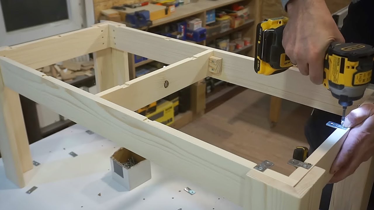 Koknar agacindan basit ve guzel kucuk bir orta sehpa yapimi Diy Ahsap isciligi