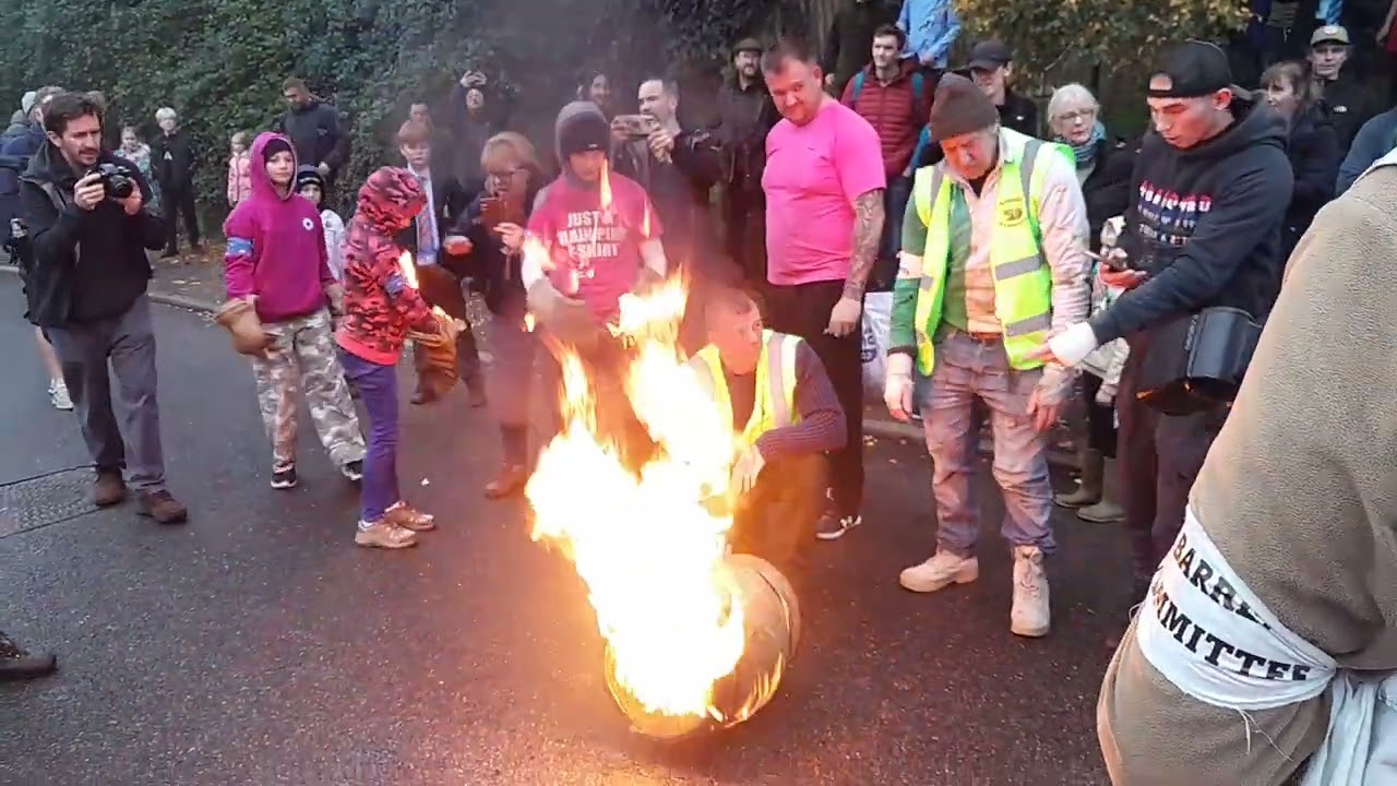 The Youngster Flaming Tar Barrels 2025 Оттери Сент-Мэри
