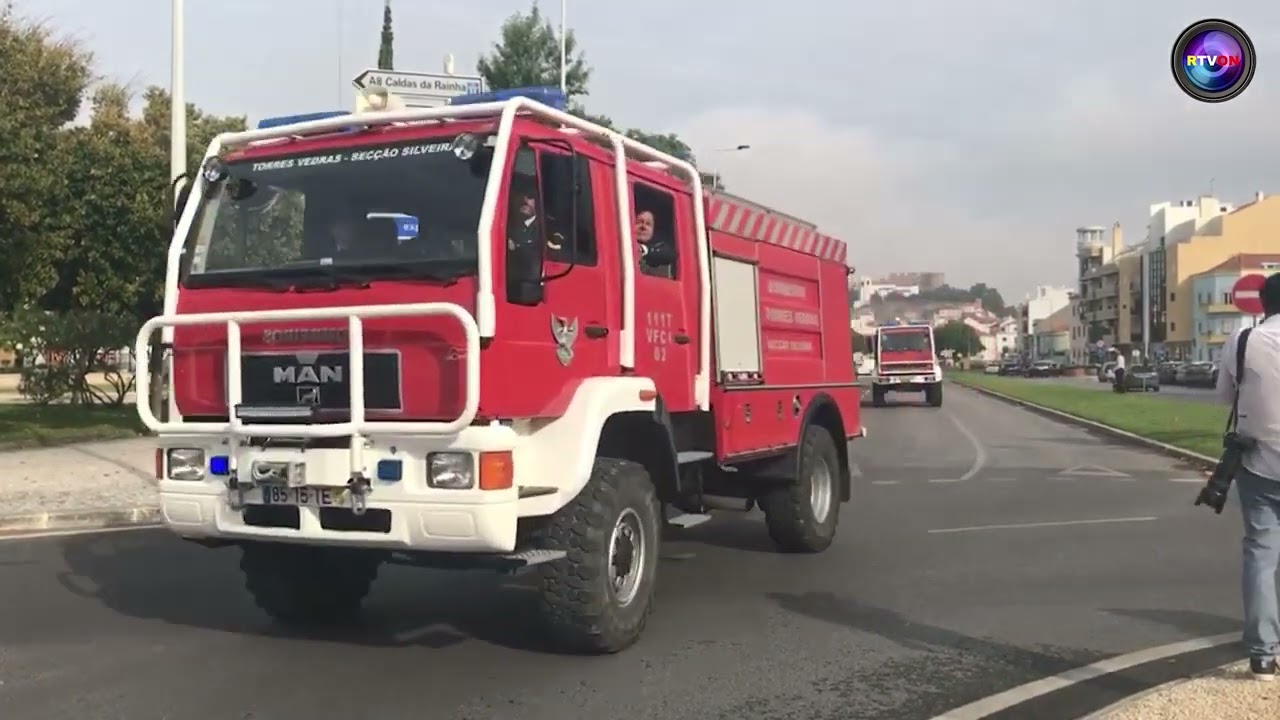 Desfile dos veículos em comemoração do 118° Aniversário dos Bombeiros de Torres Vedras