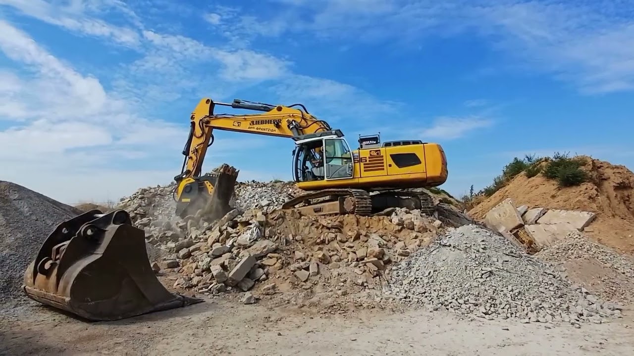 Greek Customer Uses BF135.8 to Crush Reinforced Concrete #mbcrusher #excavator