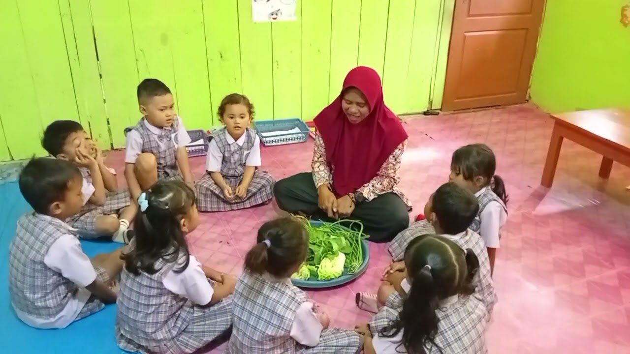 Video pembelajaran Darmini PG 031.Unisvet SEMARANG. Tema Tanaman. Sub tema Sayuran (bayam). 