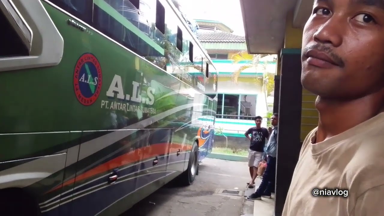 Situasi keberangkatan bus loket Medan #busals 