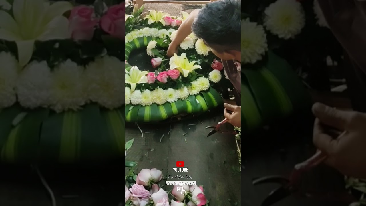 diseño de corona funebre. / corona / flores / Rosas rosas / para luto