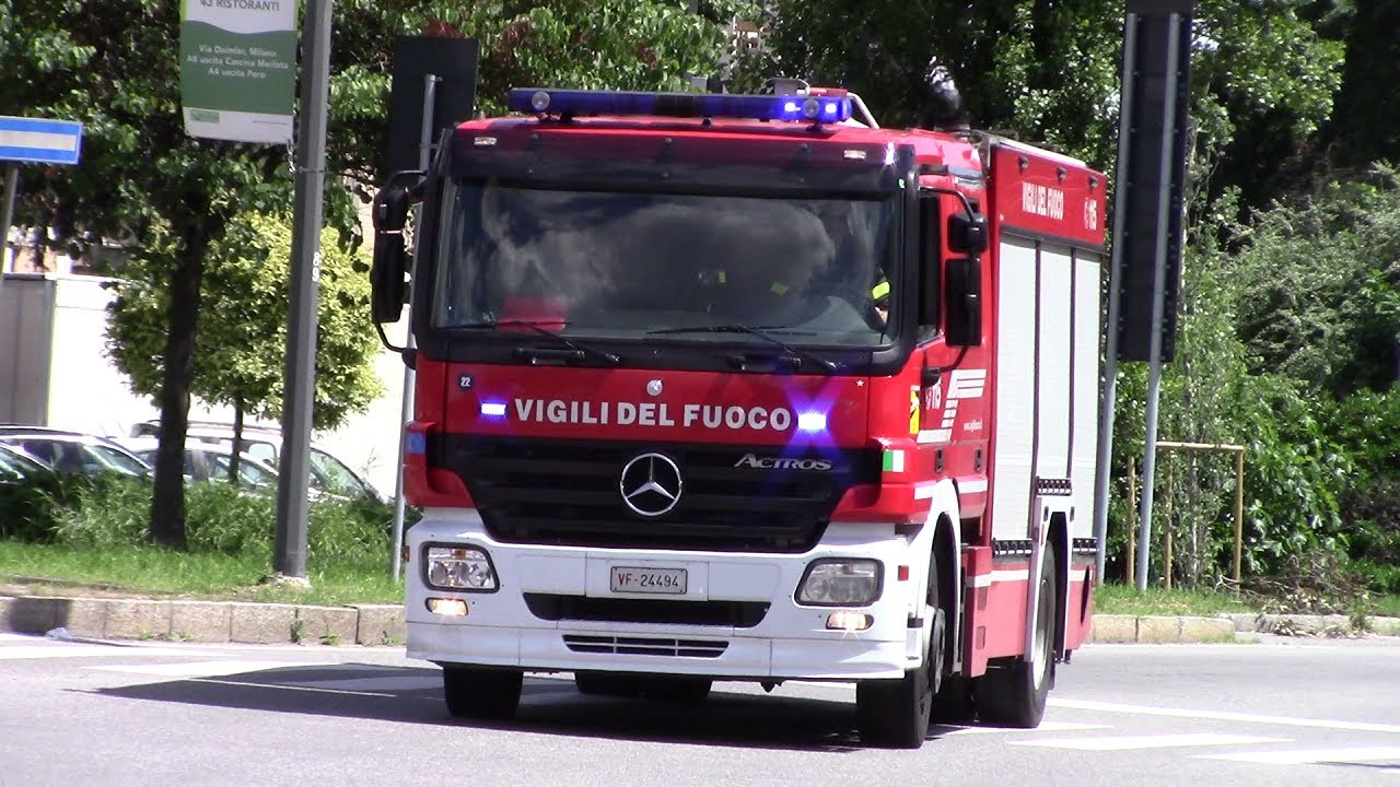 MILANO RIBALTAMENTO AUTO ARRIVO APS VVF SARDEGNA+ATA SOCCORSO+INTERVOL IN SIRENA