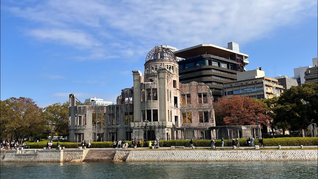 Caminando por el parque memorial de la paz de Hiroshima (Prefectura de Hiroshima)