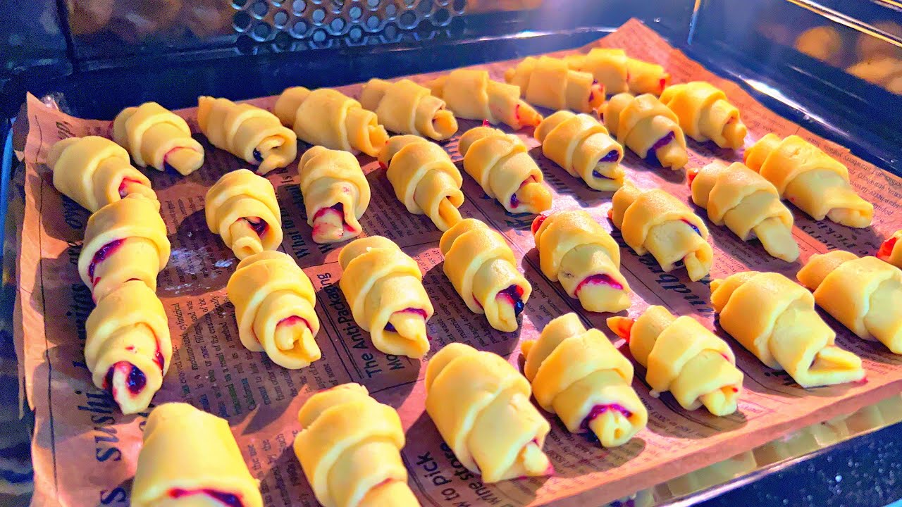 🥐РОГАЛИКИ СО СМОРОДИНОЙ🫐ТАЮТ ВО РТУ😋РЕЦЕПТ😍КАК В ДЕТСТВЕ 🥰  #рогалик #рецепты #круассан