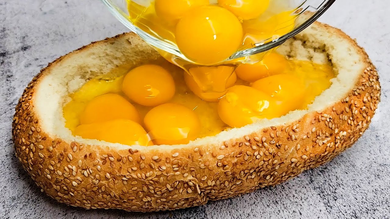 Просто вылейте яйцо на хлеб, и результат будет потрясающим! Тебе понравится! Вкусный рецепт!