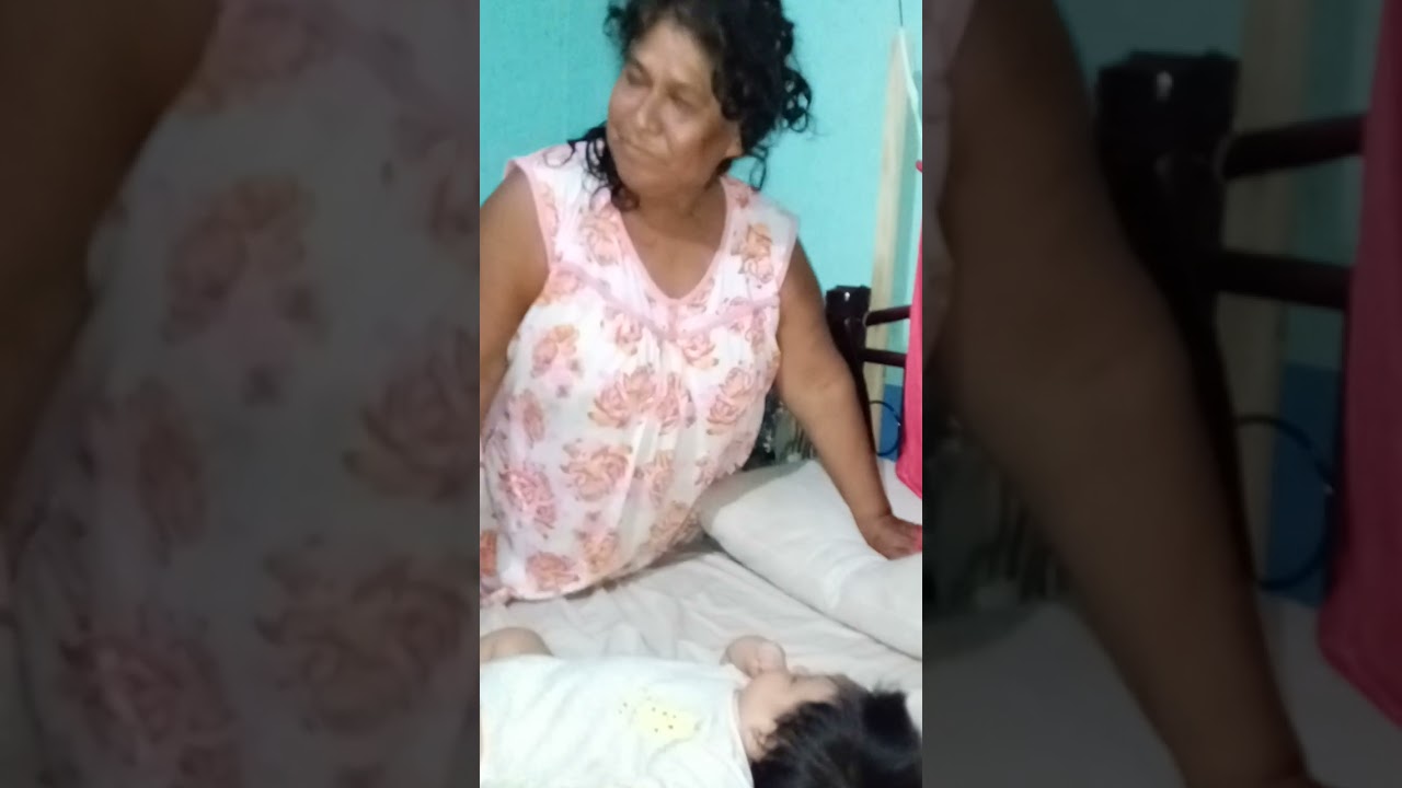 Conchita peleando con su abuelita en Jamiltepec Oaxaca 18 de febrero de 2025