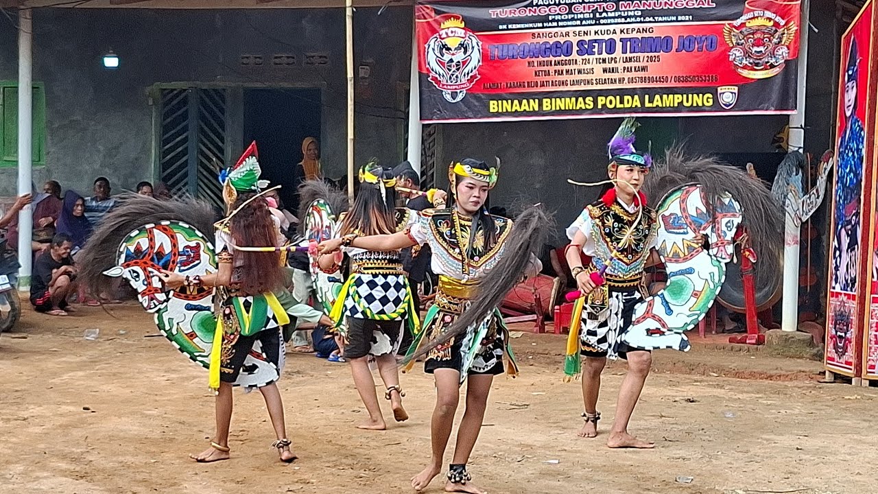 TARI SENTEREWE PUTRI JARANAN TURONGGO SETO TRIMO JOYO JATI AGUNG