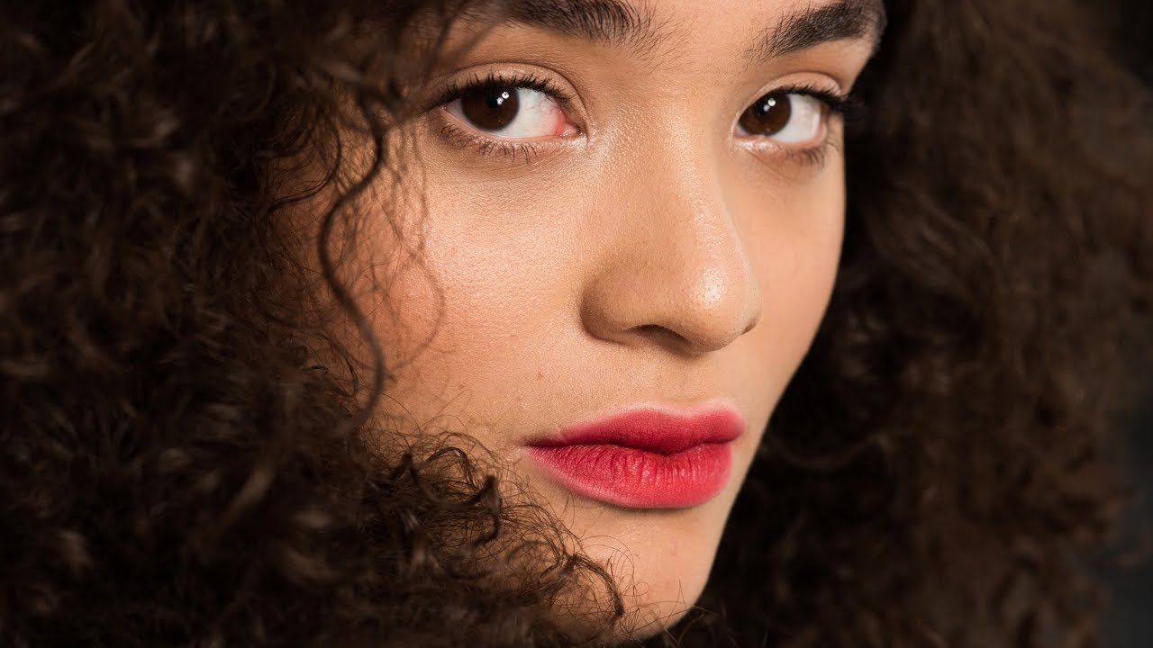How-To Beauty: Blurred Neon Lip