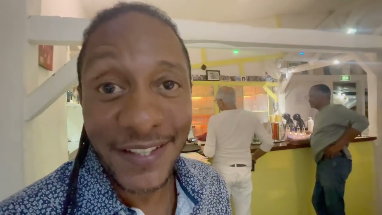 Stéphane CASTRY, l'excellent bassiste fait de son île natale sa base.
