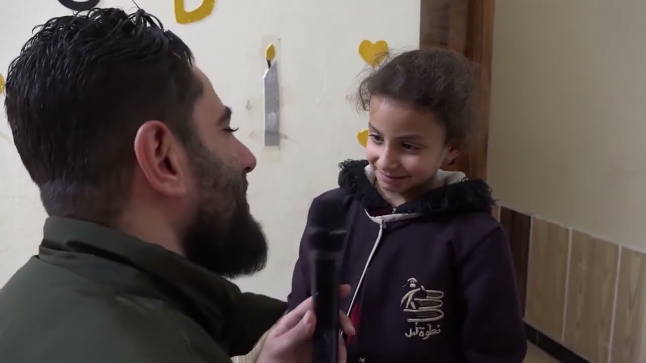 Jamel Alhasan interviewt Waisenkinder und Kinder mit Amputationen in der Step-Amal-Schule in Idlib
