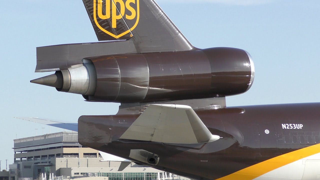 UPS MD-11 Landing + EXTREMELY Loud Taxi
