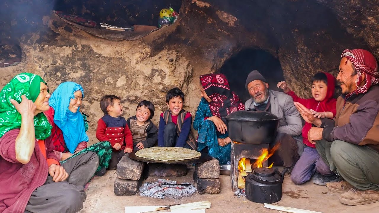 Discover the Joy of Village Life: Old Lovers and Twin Children Cooking Together!