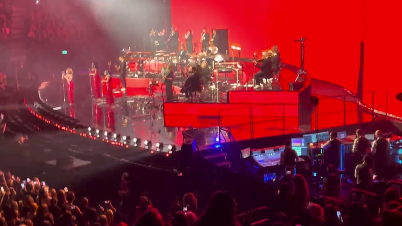 Raye - WHERE IS MY HUSBAND! (@AviciiArena, Stockholm, Sweden, 7 feb 2026)