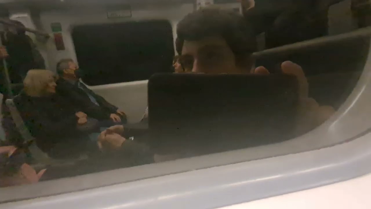 Διαδρομή με το μετρό 3ης γενιάς από περιστέρι έως σύνταγμα γραμμή 2. Λήψη βίντεο 3/2/26